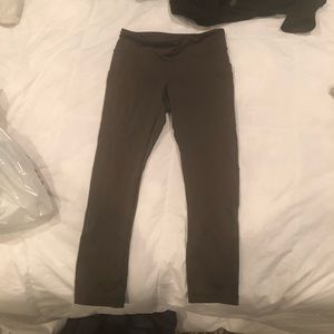 Lululemon pace rival crop size 4 green/olive